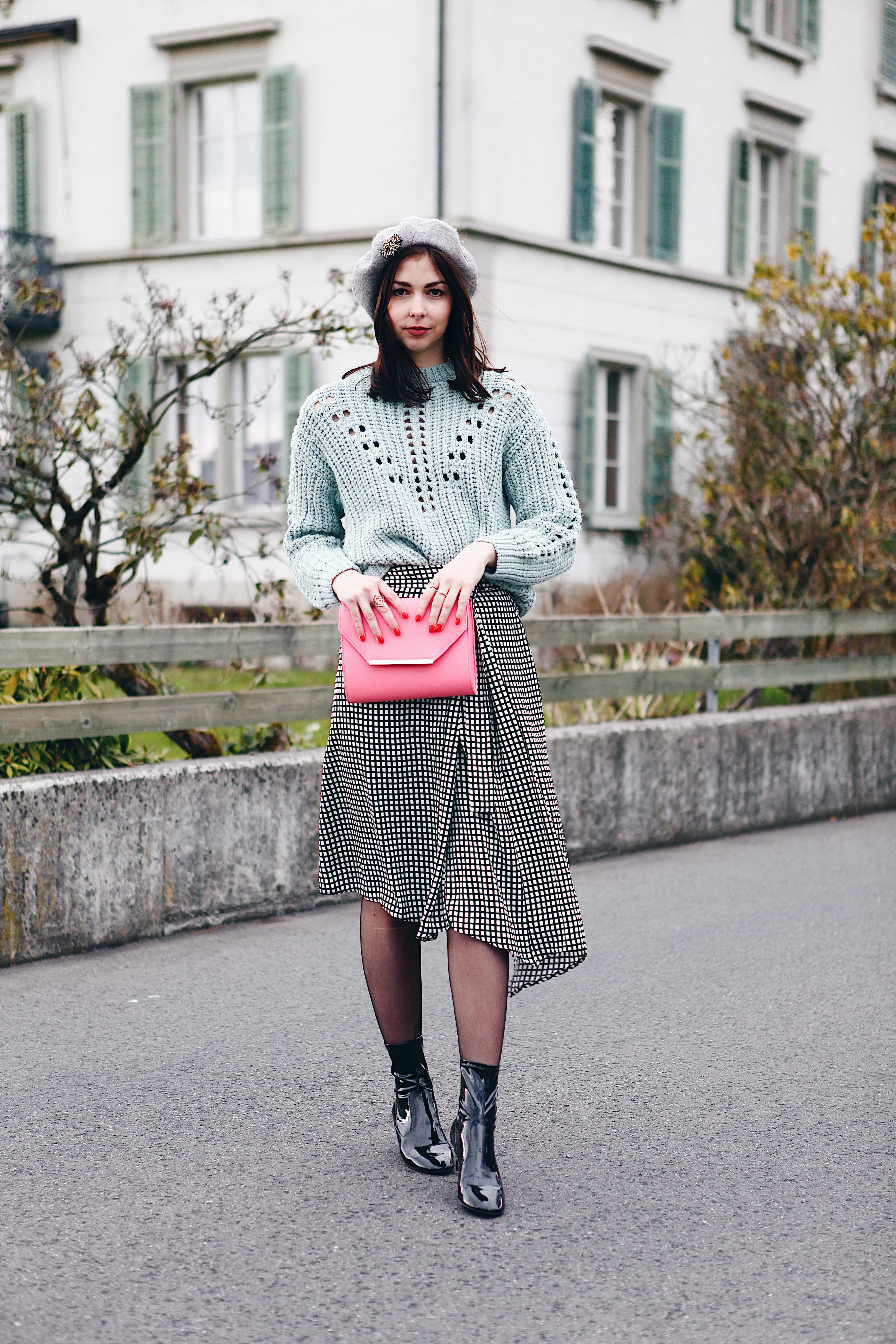 Frühlings Outfit mit kariertem Rock